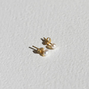 SAINT VALENTINE - MINI PEARL STUDS