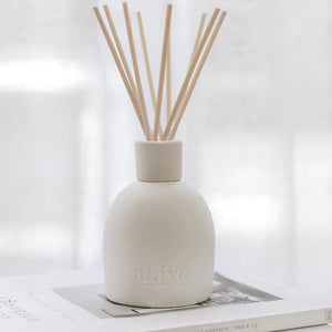 al.ive SWEET DEWBERRY & CLOVE DIFFUSER